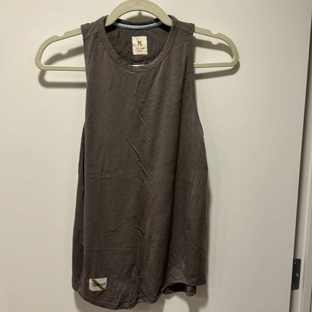 Tracksmith horizon tank